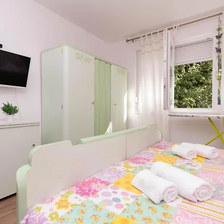 Spacious Snowwhite *