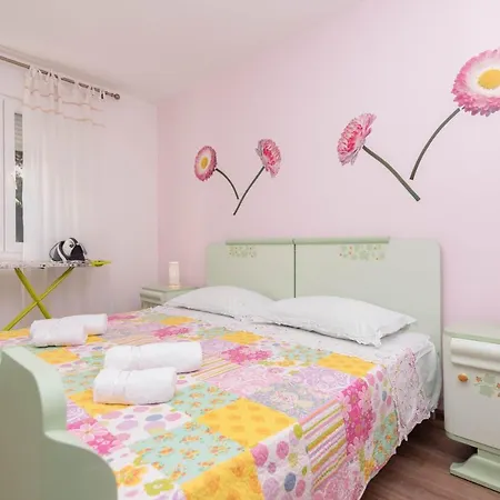 Spacious Snowwhite Daire