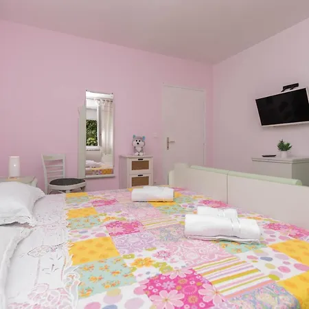 Spacious Snowwhite * Split