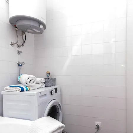 Spacious Snowwhite *