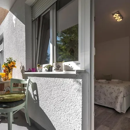 Spacious Snowwhite Σπλιτ